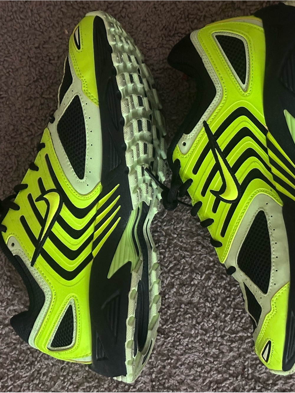 Nike Air Pegasus Men’s Athletic Shoes Neon Yellow Black - Picture 3 of 5